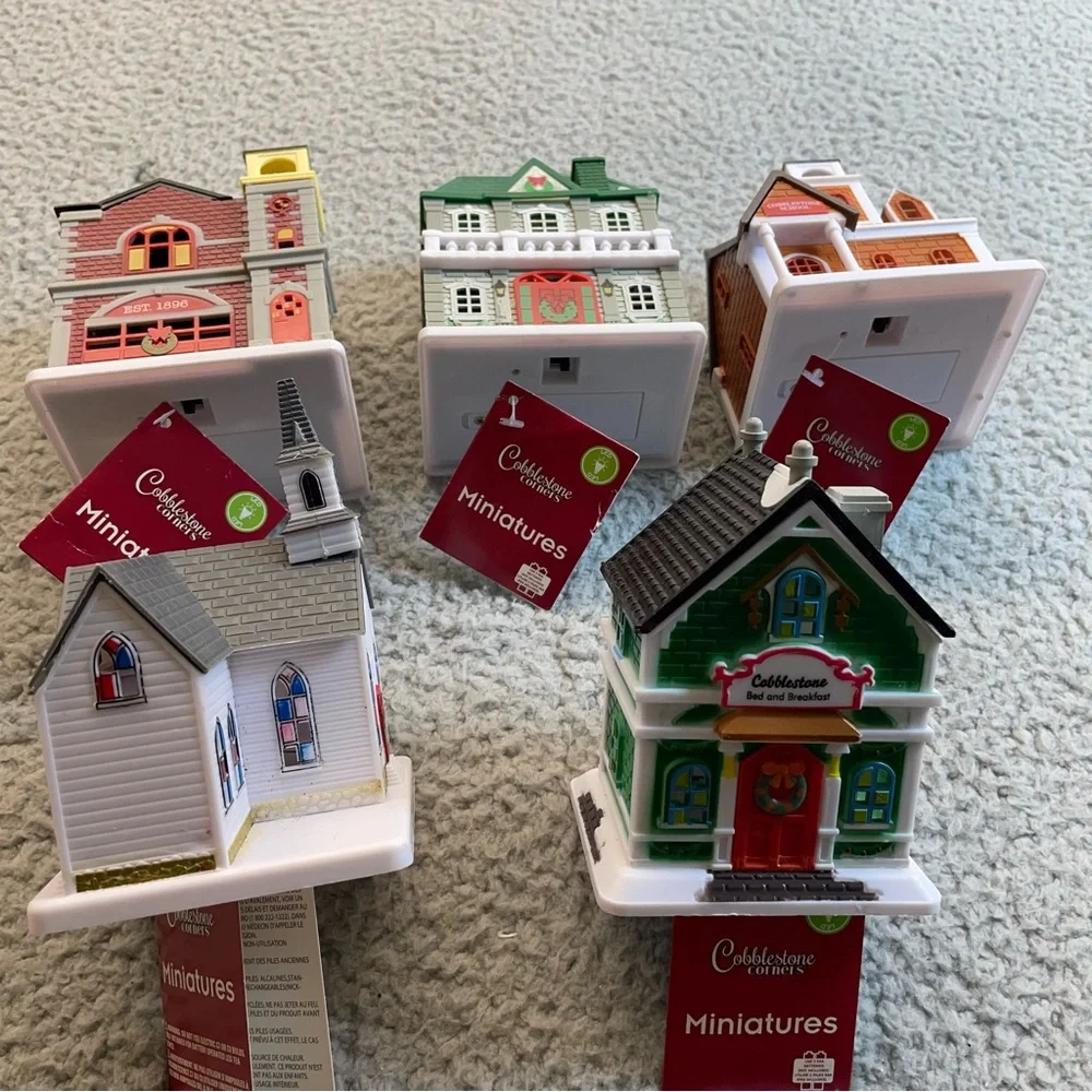Christmas Cobblestone Corners‎ Set of 5 winter village miniatures Buildings NWT